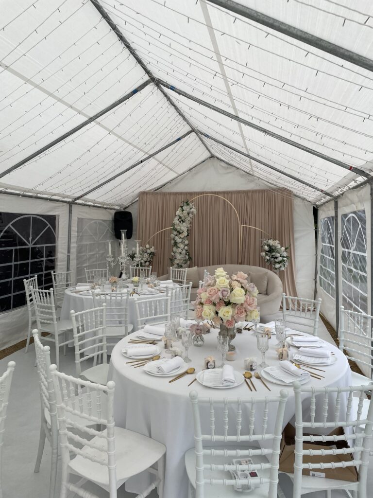 location barnum 4x8m pour mariage avec baches latérales brignais